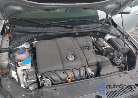 2013 Volkswagen Passat 2.5L S z USA, uszkodzony, nr VIN 1VWAH7A3XDC042630